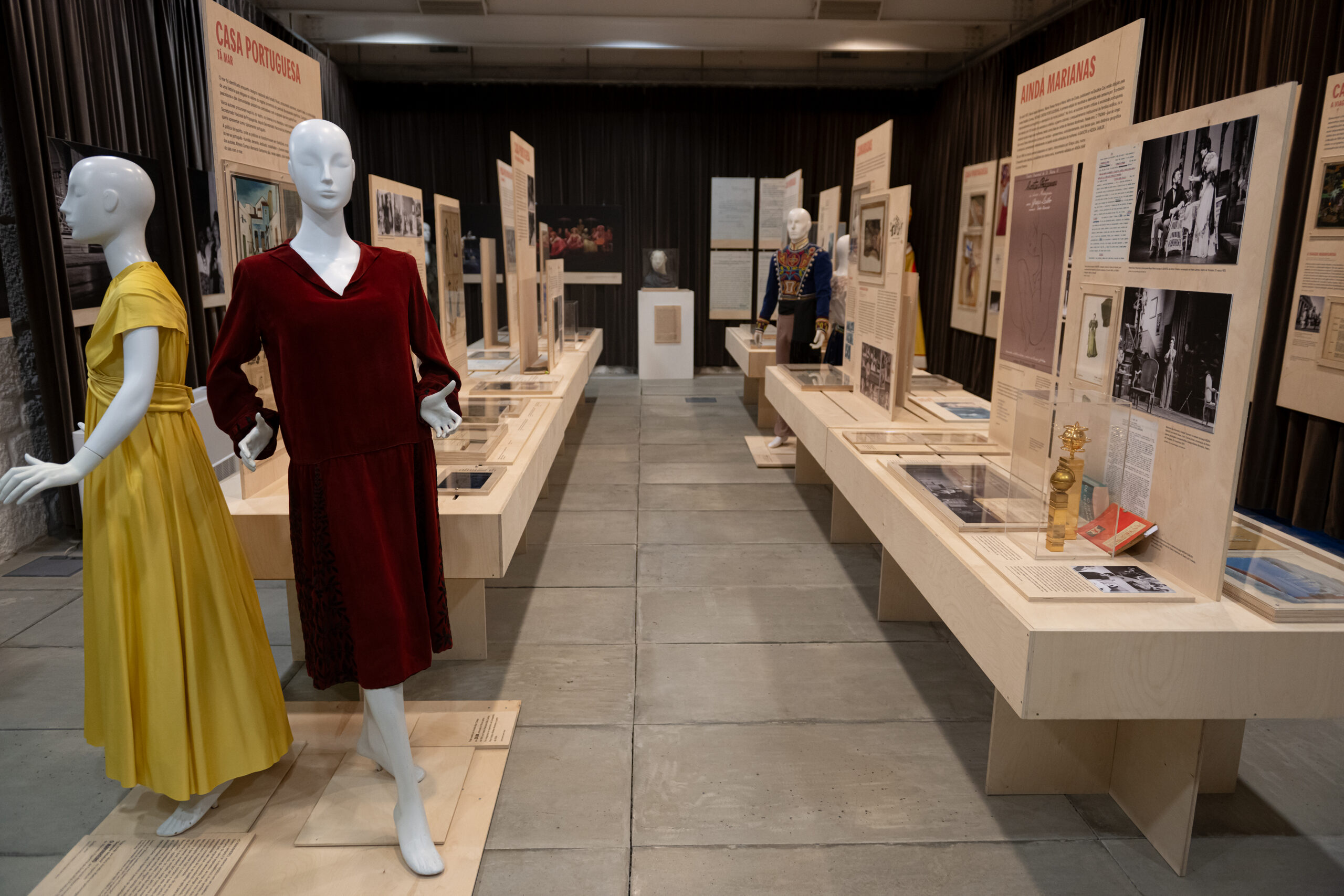 exposição “Quem és tu? – Um teatro nacional a olhar para o País”