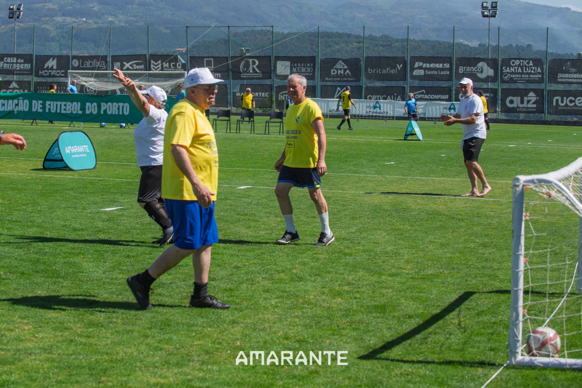 O encontro teve lugar no Estádio Municipal de Amarante e contou com 200 participantes de 11 institu