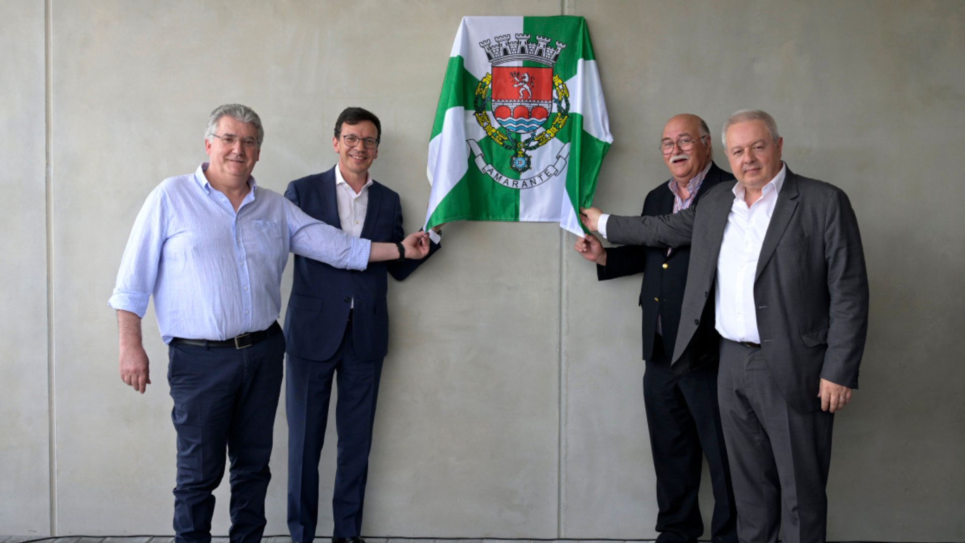 Descerramento da placa de inauguração do Pavilhão Desportivo de Vila Meã